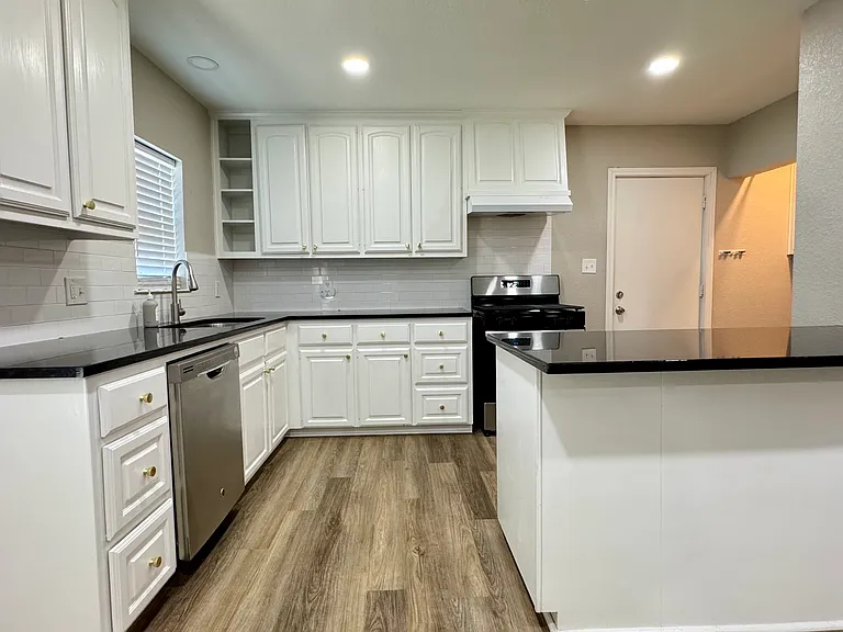 3700 Ethel Ave — Photo 4