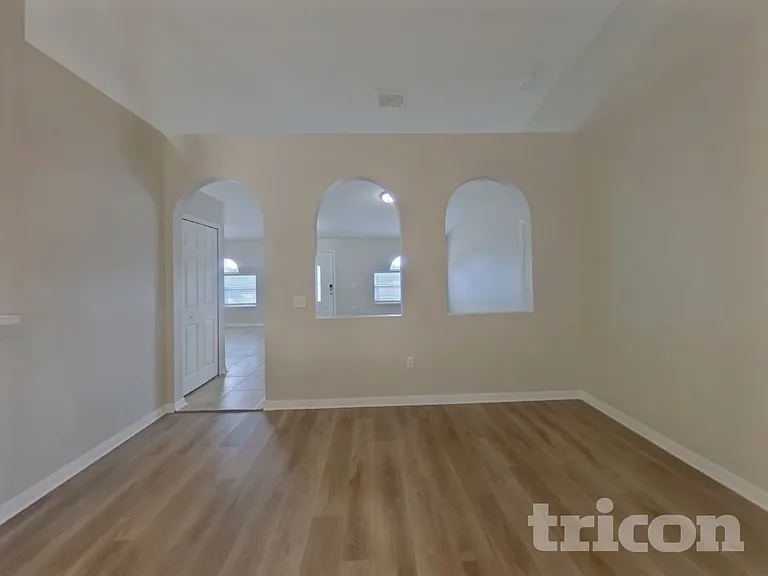 921 Jayhil Dr — Photo 3