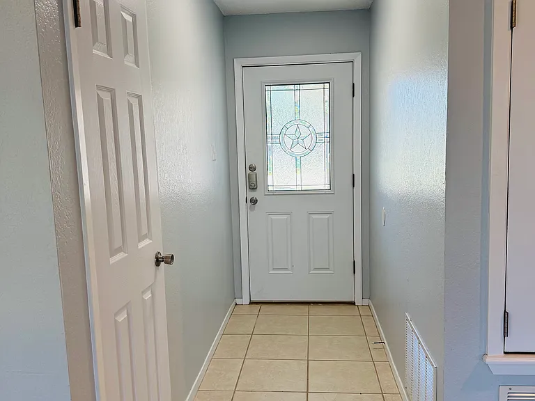 214 Portsmouth Dr — Photo 8