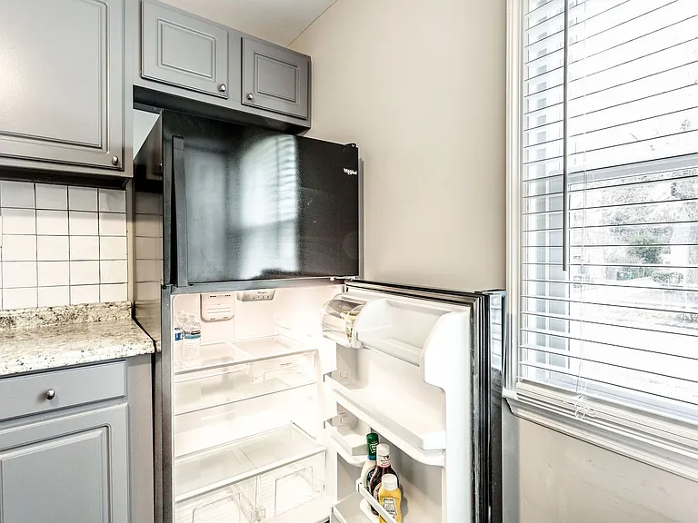 222 W 31st St — Photo 18