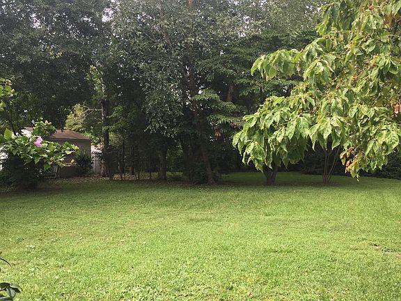 Beautiful, Private, Large Back Yard