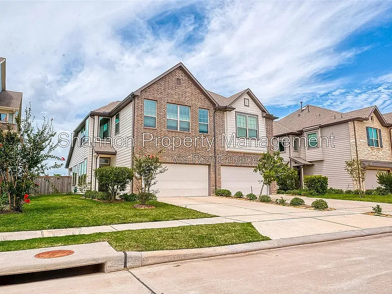 2559 Terrace Point Dr — Photo 2