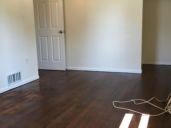 5th image of 8 High Ridge Dr