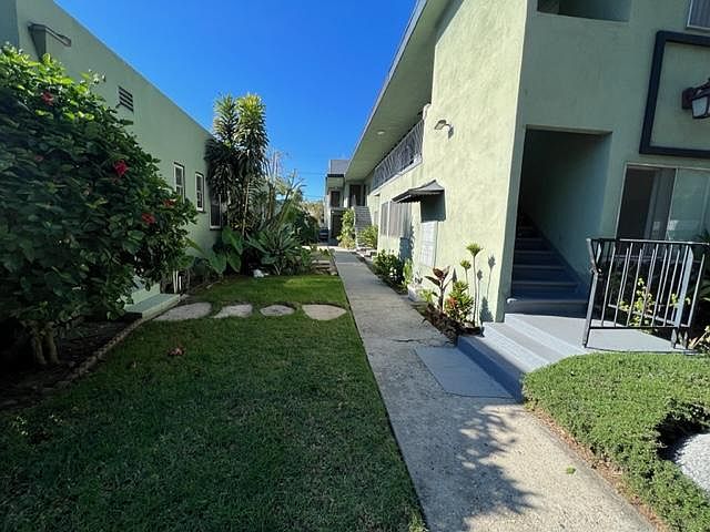 1st image of 1567 S Barrington Ave #9