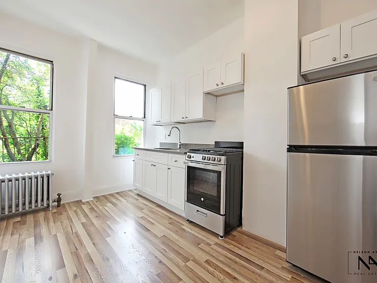 664 6th Ave #2R — Photo 3