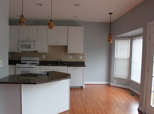 14219 Glade Spring Dr, Centreville, VA 20121