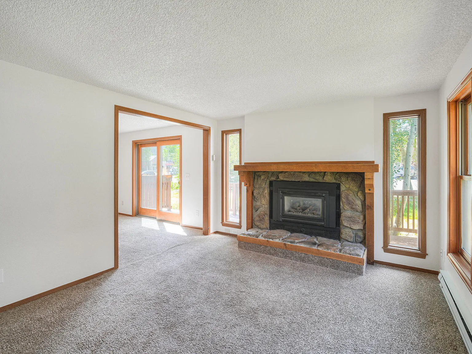 3 bed, 1056 sqft, $3,200 — Photo 4