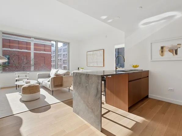 611 W 56th St APT 3A, New York, NY 10019