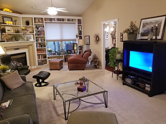 3rd image of 467 Saint Thomas Ct