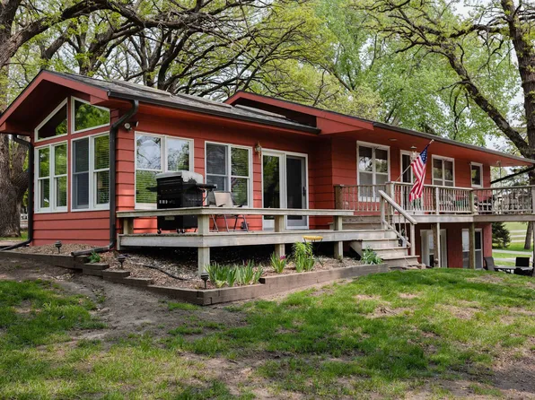 1800 Lakeshore Dr, Okoboji, IA 51355