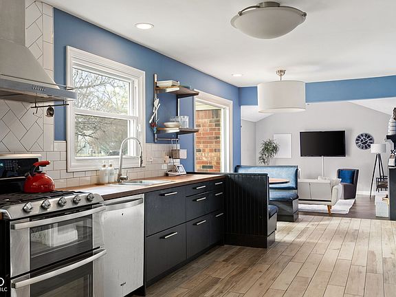 5th image of 228 Aspen Way