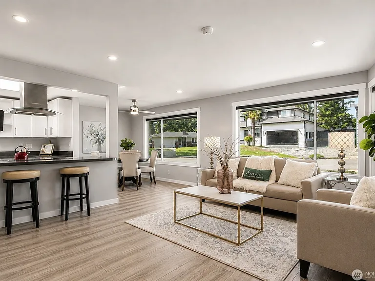 1832 Camas Ave NE — Photo 5