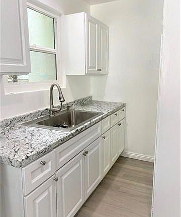 4th image of 215 N Adams St APT A