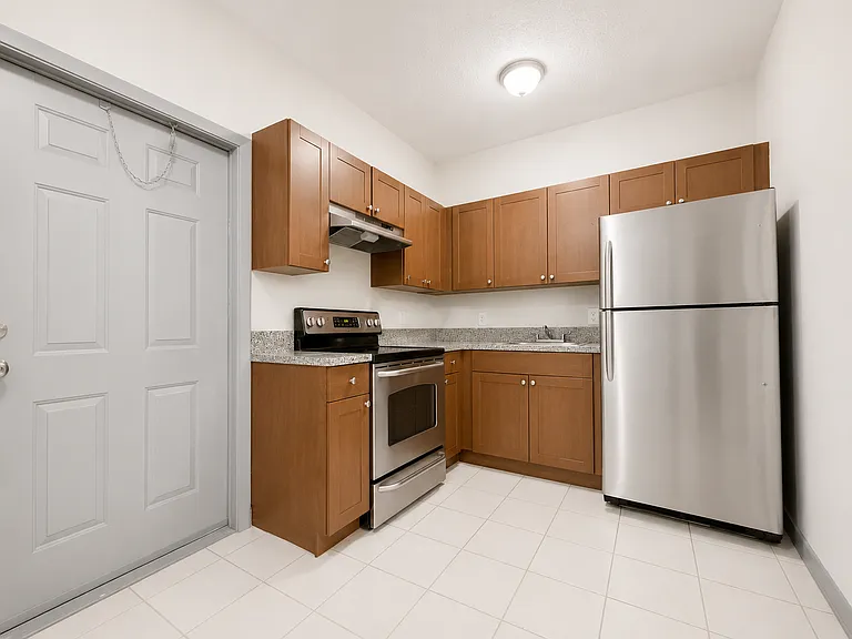 1218 NW 8th Pl — Photo 7