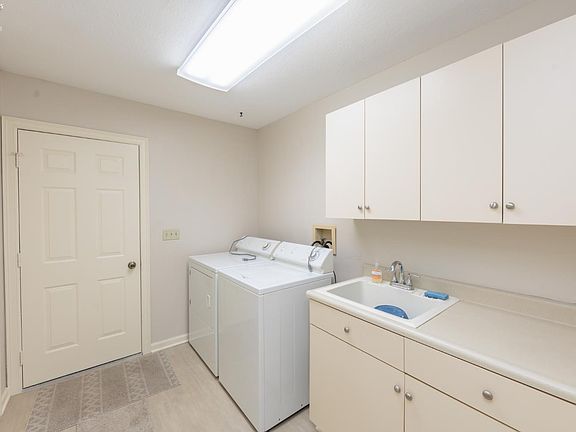 5th image of 1418 Julianne Cir