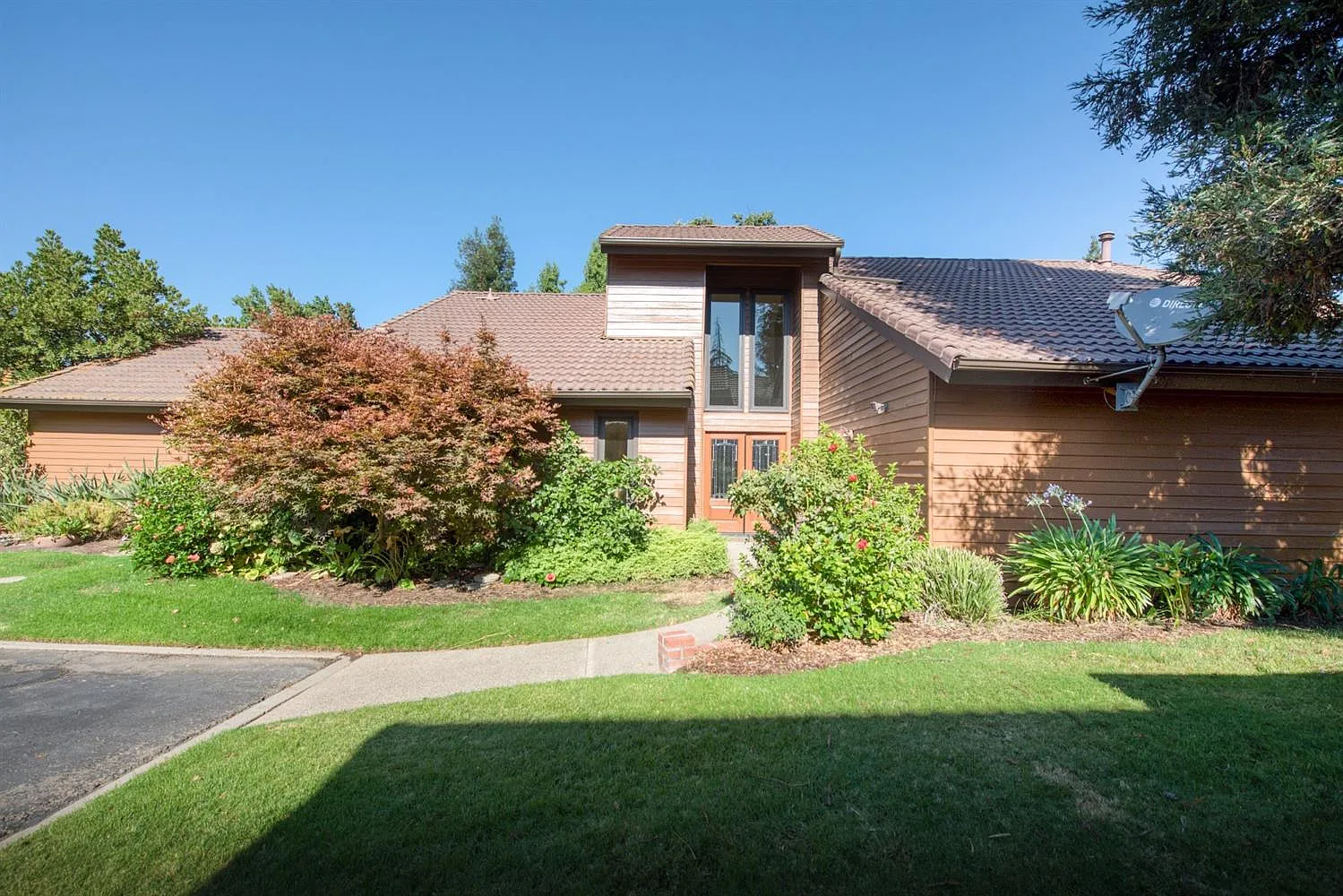 2027 W Barstow Ave photo 1