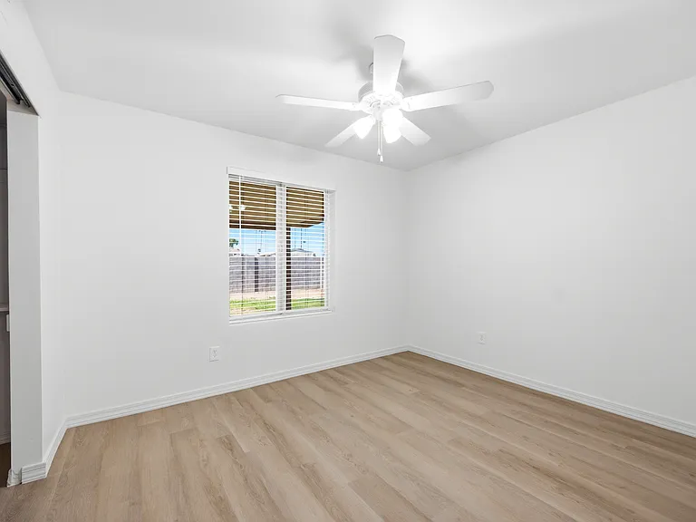3902 W Surrey Ave — Photo 18