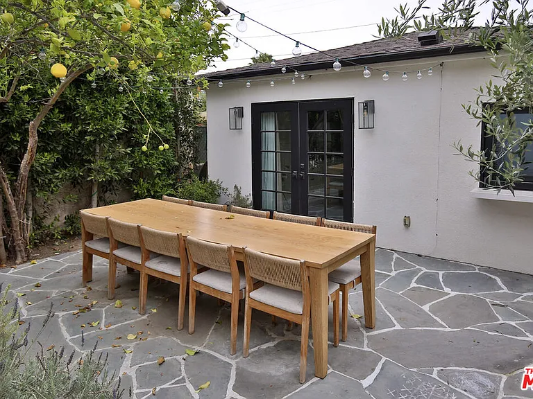 2330 Walnut Ave — Photo 23
