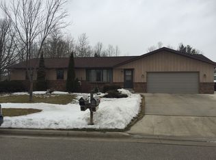 612 Goldfinch Ln, Sheboygan, WI 53083