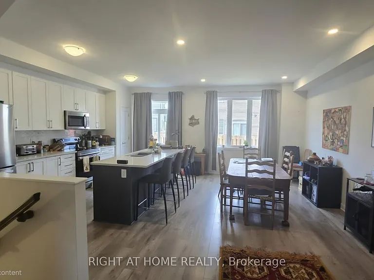 836 Dynasty St W — Photo 3