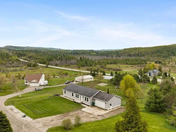 338 Boyer Rd, Petoskey, MI 49770