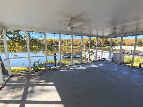 5th image of 1068 Lakeside Dr