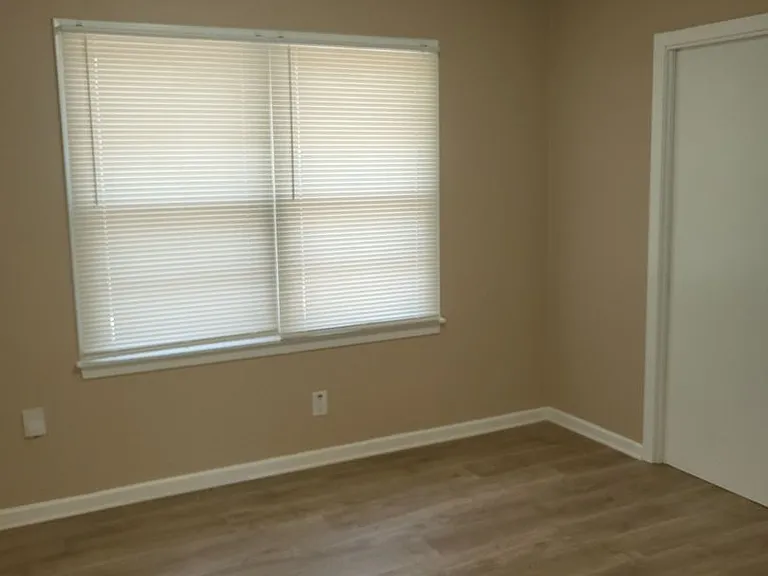 304 E Ellen Ave — Photo 10