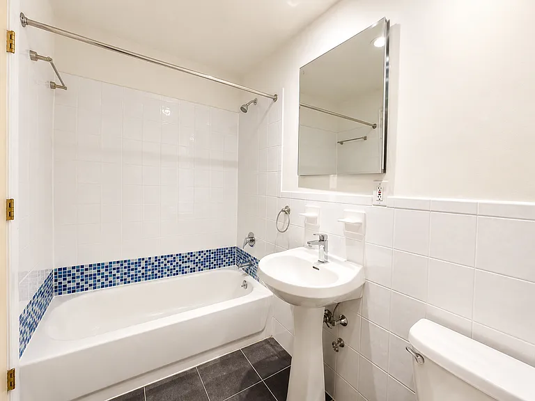 528 W 46th St #5W — Photo 5