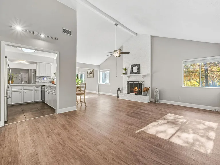 141 White Oak Cir — Photo 14