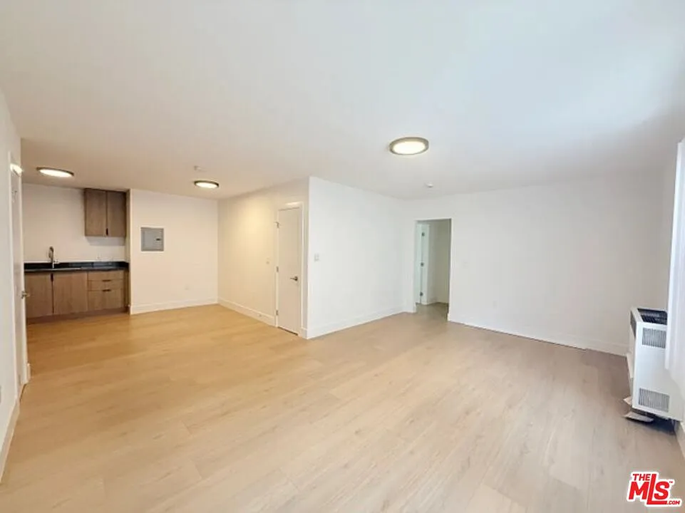 1 bed, 1.0 bath, $2,100 — Photo 2