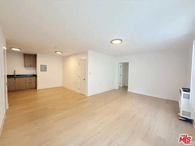 953 S Westmoreland Ave #15 — Photo 2