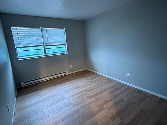 4th image of 152 E Vienna St APT 1
