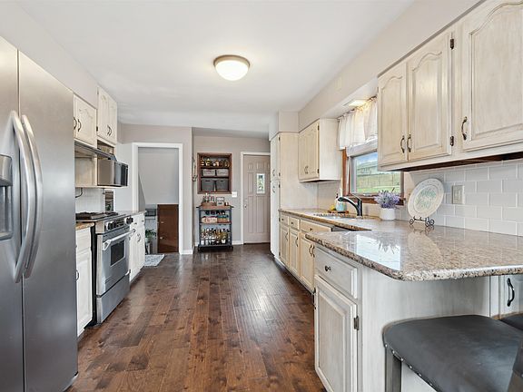 5th image of 3070 Westmore Dr