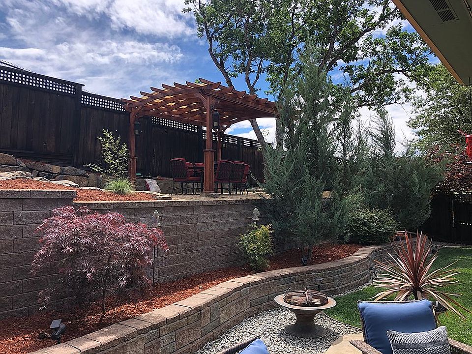 2nd image of 377 Patricia Ln