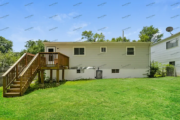 205 Flora Dr — Photo 12