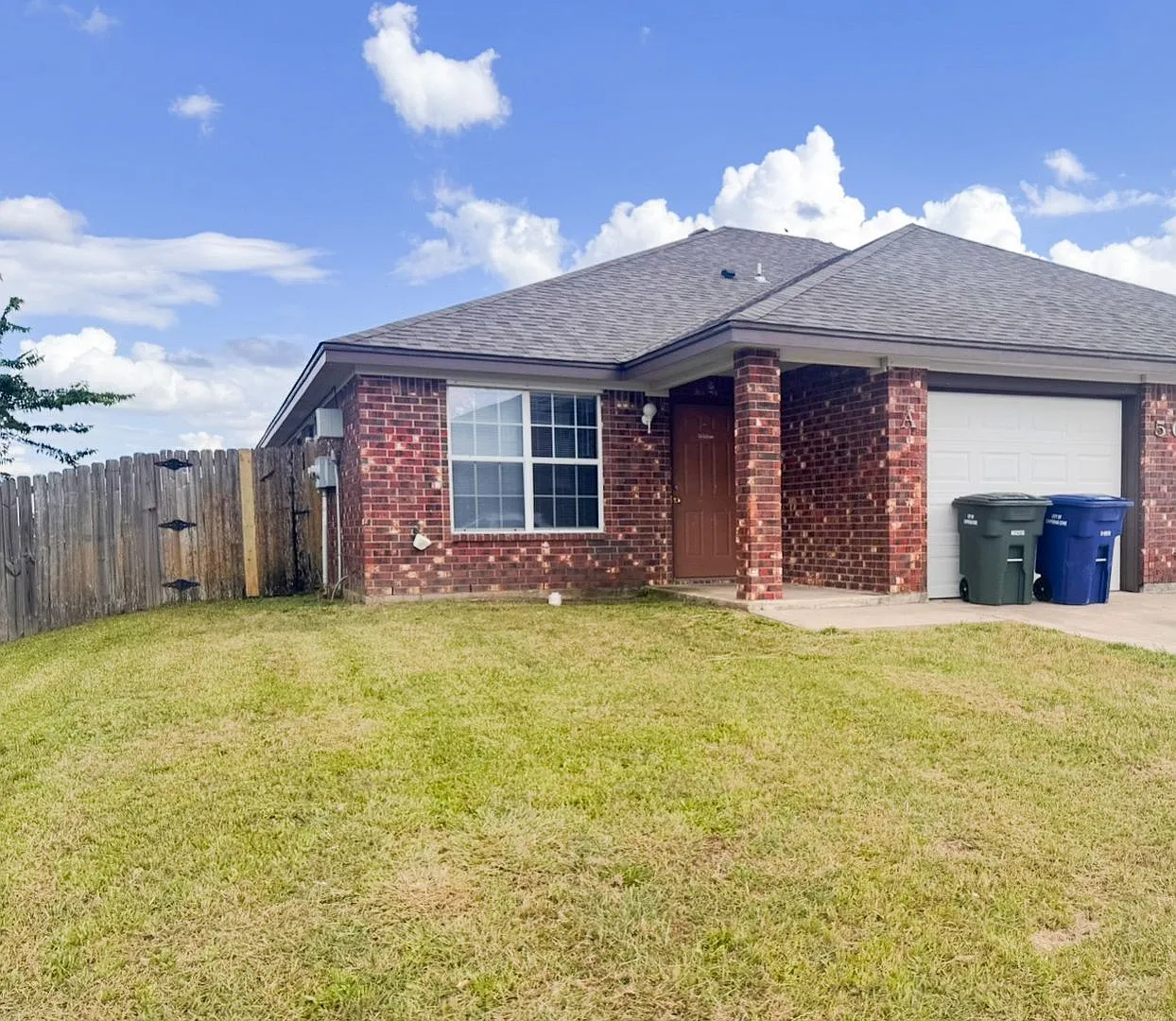 502 Bermuda — Photo 1