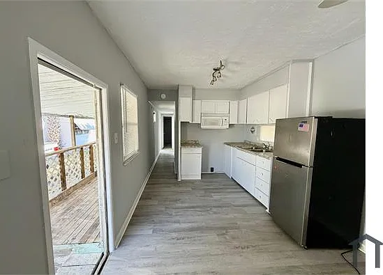2 bed, $1,000 — Photo 2