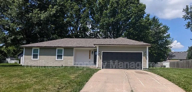 4 bed, 3.0 bath, 2400 sqft, $2,495 — Photo 1