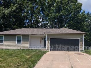 1002 SW Hereford Dr, Grain Valley, MO 64029