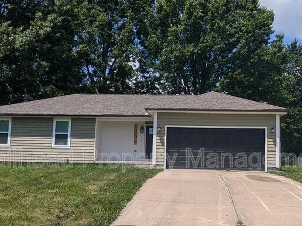 1002 SW Hereford Dr, Grain Valley, MO 64029