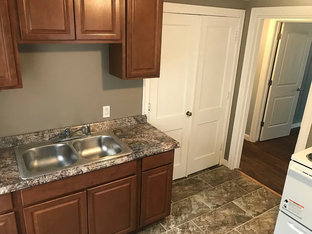 Building Photo - 423 W Lawrence Ave #2