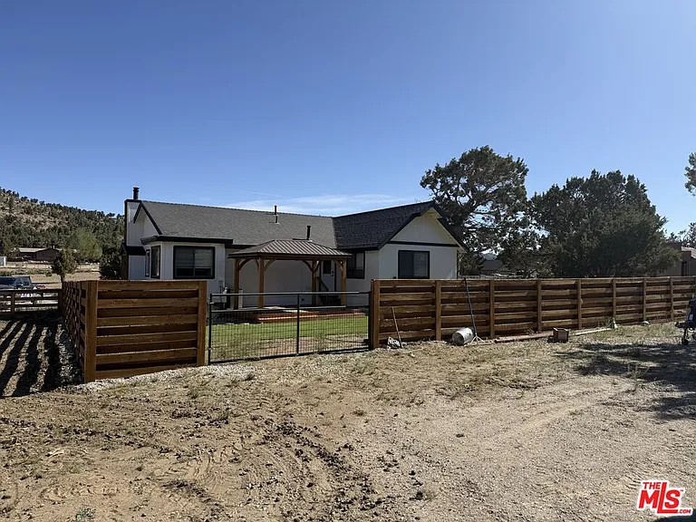 47041 Old Pioneer Town Rd — Photo 25