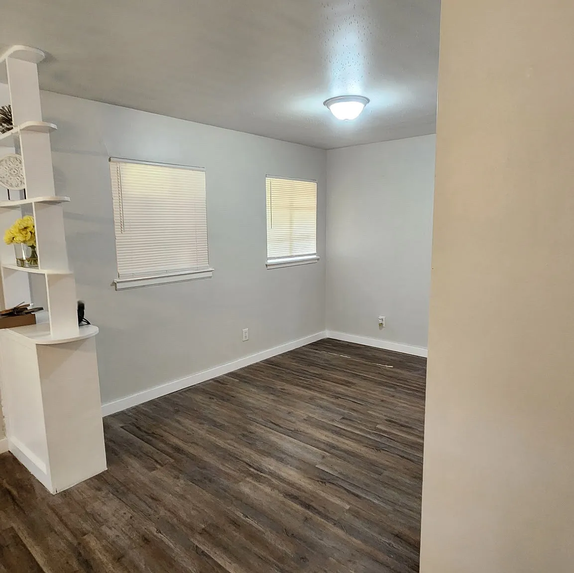 1124 Wright St — Photo 3