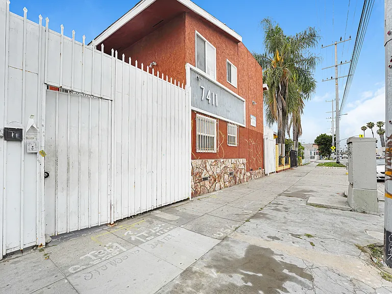 7411 S Figueroa St #1 — Photo 11