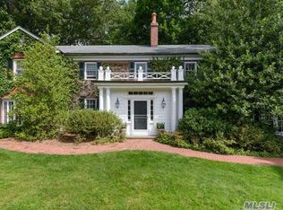 422 Duck Pond Rd, Matinecock, NY 11560