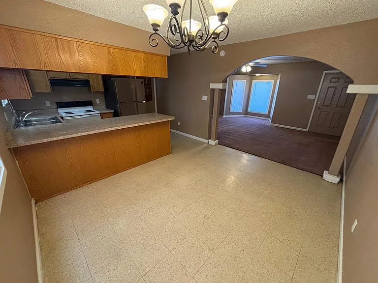 435 W Daffodil St — Photo 7