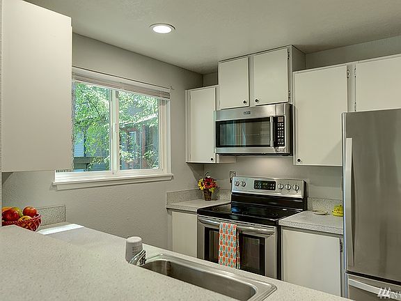 5th image of 14622 NE 30th Pl #18 B