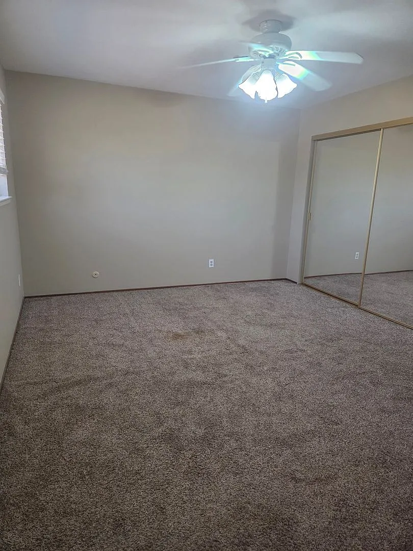 A Rosemont 4 Bdrm, 3 Bath — Photo 2