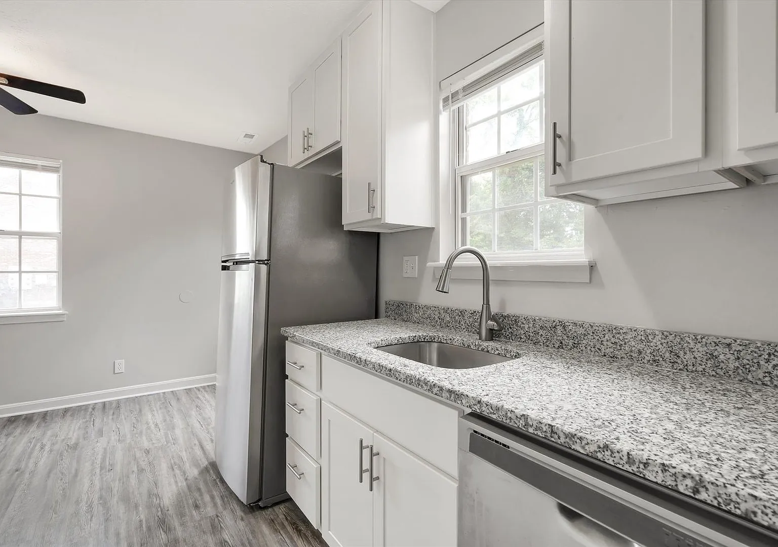 Two bedroom townhome, bath and half washer and dryer connections — Photo 1