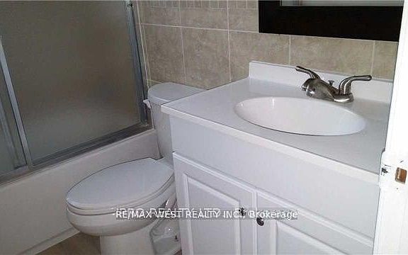 4th image of 182 Ruggles Ave #3